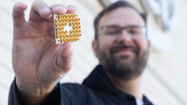 Фото - Компания Intel представила рабочий 17-кубитный квантовый чип