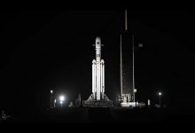 Фото - SpaceX запустила ракету Falcon Heavy впервые за три года. На борту – засекреченный военный спутник и исследовательский микроспутник TETRA-1