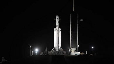 Фото - SpaceX запустила ракету Falcon Heavy впервые за три года. На борту – засекреченный военный спутник и исследовательский микроспутник TETRA-1
